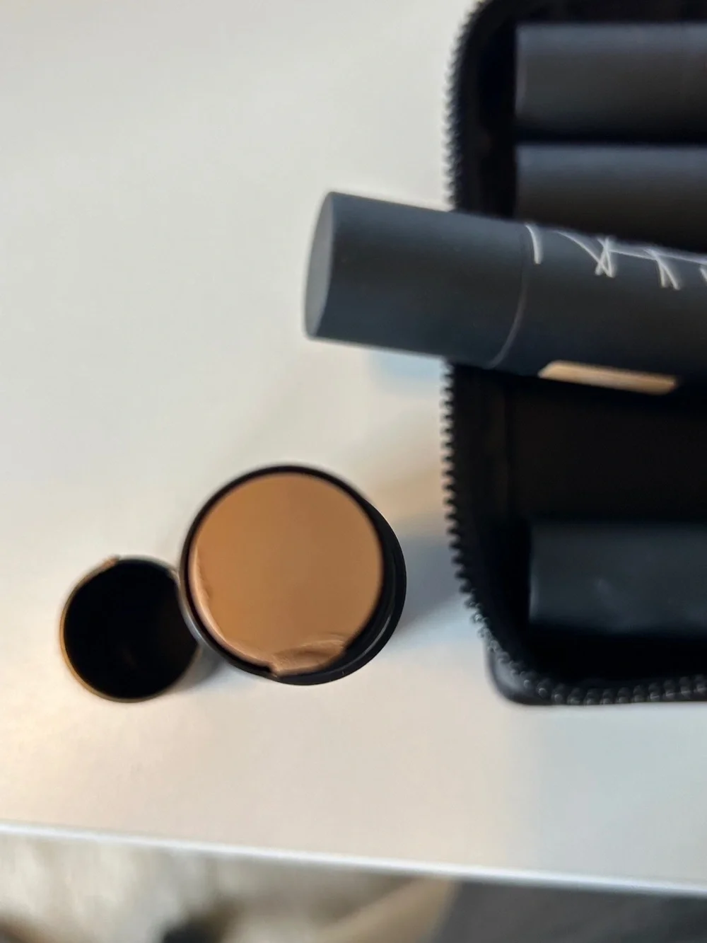 NARS compact black